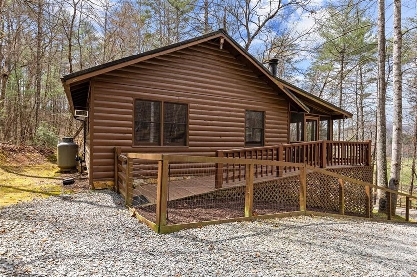 This charming cabin is the perfect opportunity for a primary - photo 4