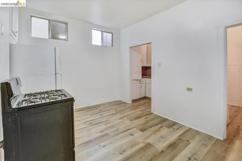 This occupied duplex is in a great location near Lake Merritt is - photo 3
