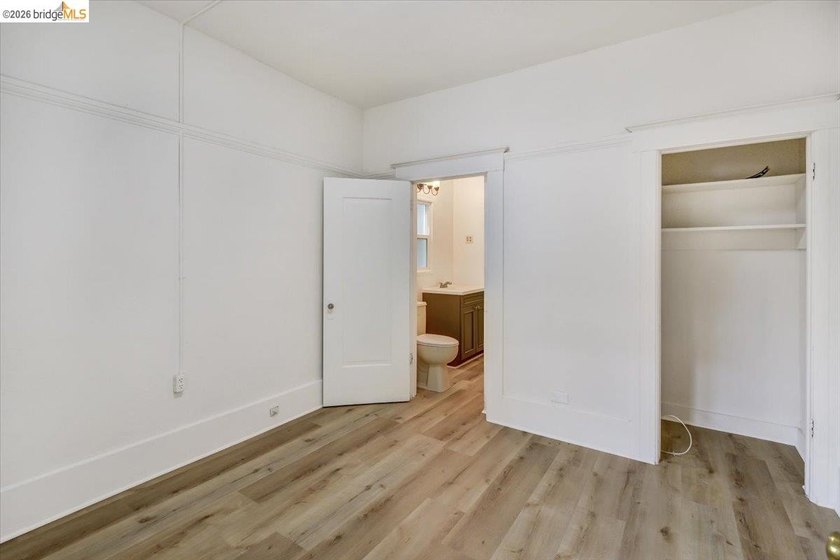 This occupied duplex is in a great location near Lake Merritt is - photo 8