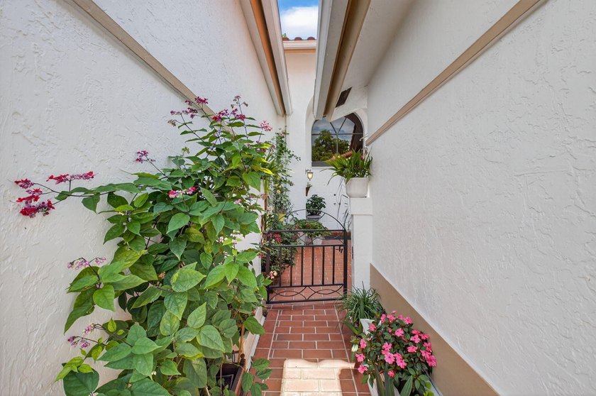 A Garden Lover's Dream Villa! Surrounded by scenic garden views - photo 3