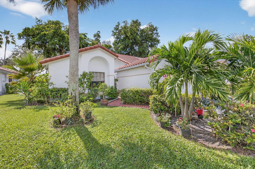 A Garden Lover's Dream Villa! Surrounded by scenic garden views - photo 4