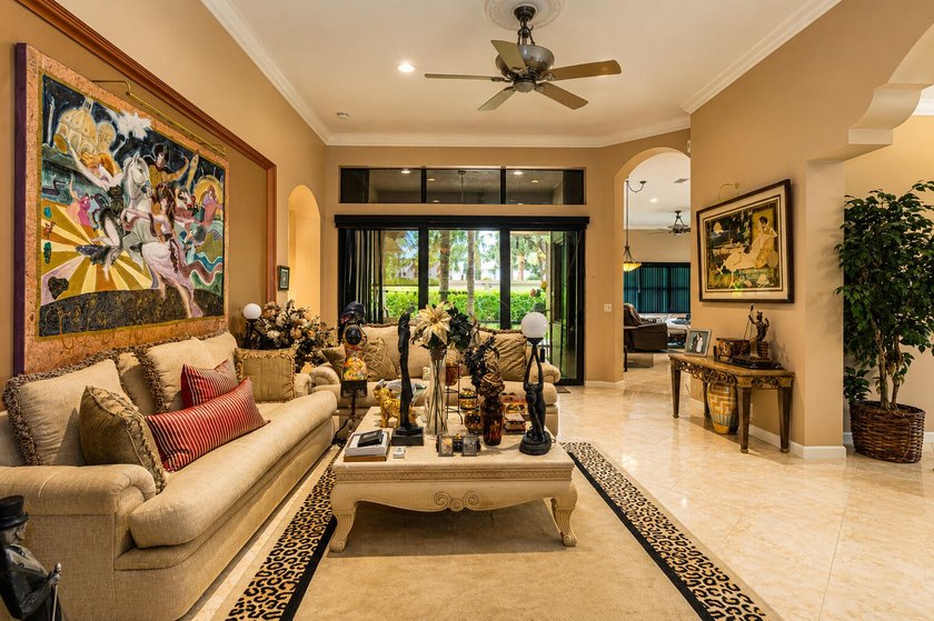 Exceptional cul-de-sac lot. This meticulously designed Roma - photo 11
