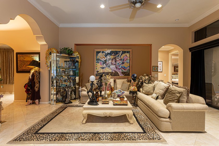Exceptional cul-de-sac lot. This meticulously designed Roma - photo 12