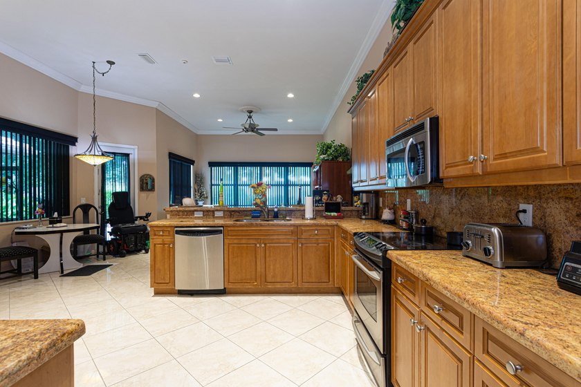 Exceptional cul-de-sac lot. This meticulously designed Roma - photo 18