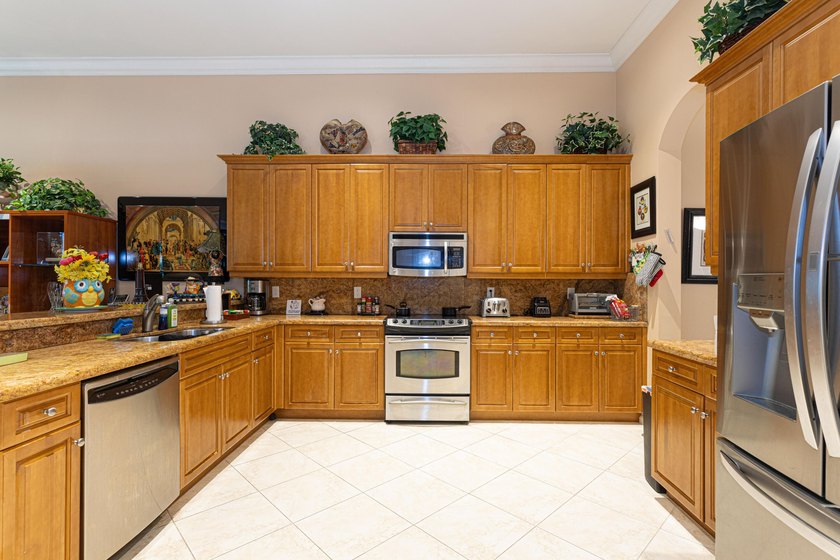 Exceptional cul-de-sac lot. This meticulously designed Roma - photo 19