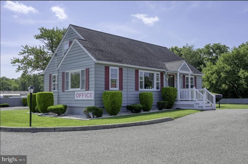 Welcome to Cranberry Run's 55+ Adult Community! This spacious 1 - photo 30