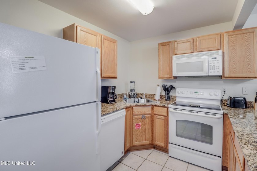 Your Coastal Getaway Awaits! Step into this charming 1-bedroom - photo 6
