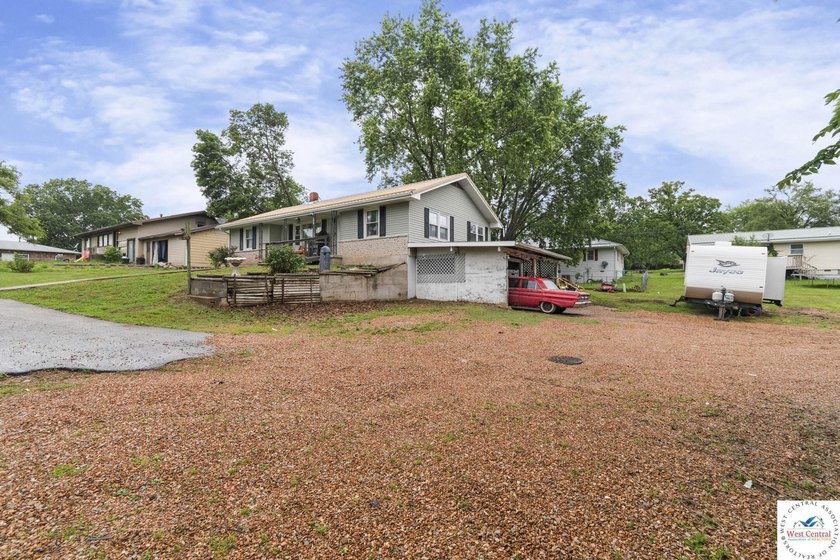 This well-cared-for 4 bedroom, 2 bathroom Warsaw home sits on a - photo 29