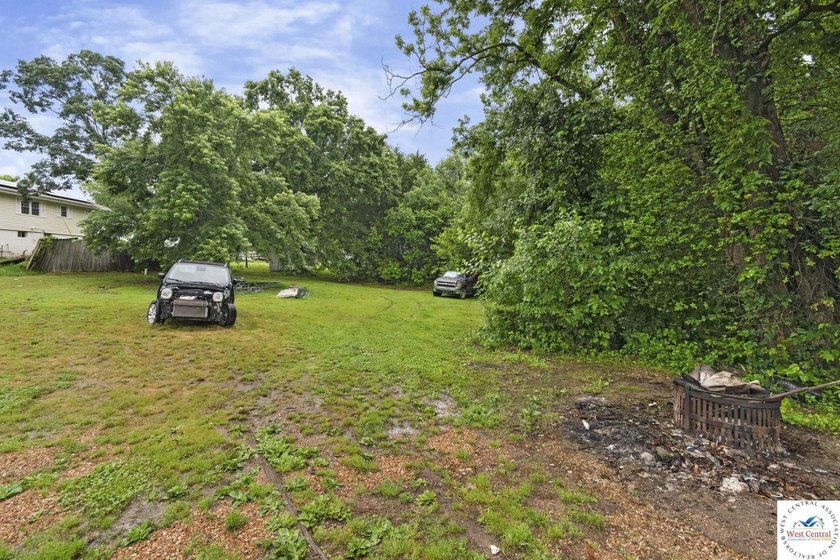 This well-cared-for 4 bedroom, 2 bathroom Warsaw home sits on a - photo 34