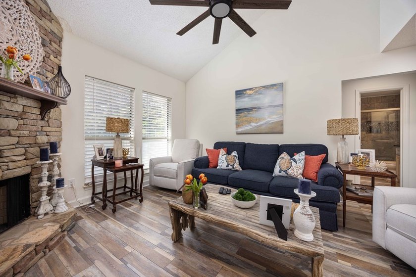Welcome to lake life at its finest! This beautifully updated - photo 5