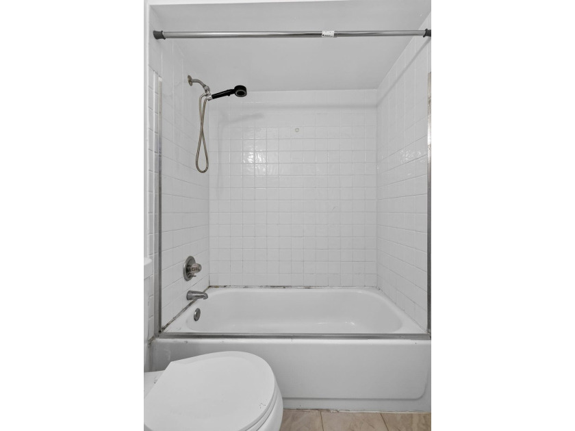 Stylish updates, modern finishes, 2019 Roof and an unbeatable - photo 15