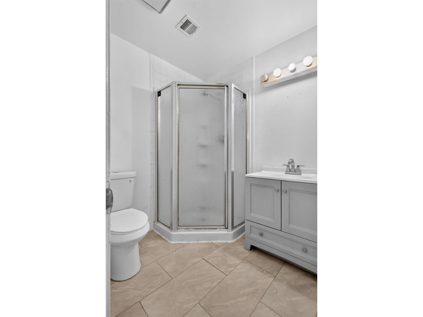 Stylish updates, modern finishes, 2019 Roof and an unbeatable - photo 19