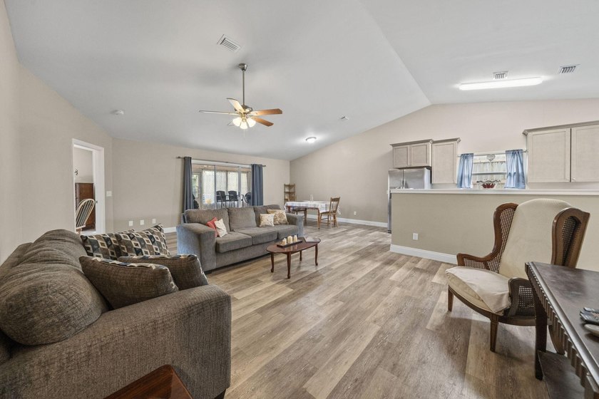 Charming home in desirable Lynn Haven, just minutes from the - photo 20