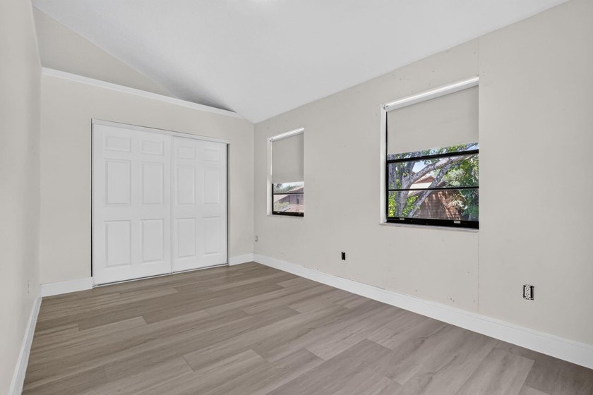 Stylish updates, modern finishes, 2019 Roof and an unbeatable - photo 26