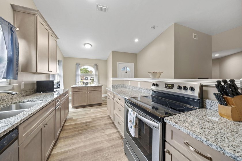 Charming home in desirable Lynn Haven, just minutes from the - photo 30