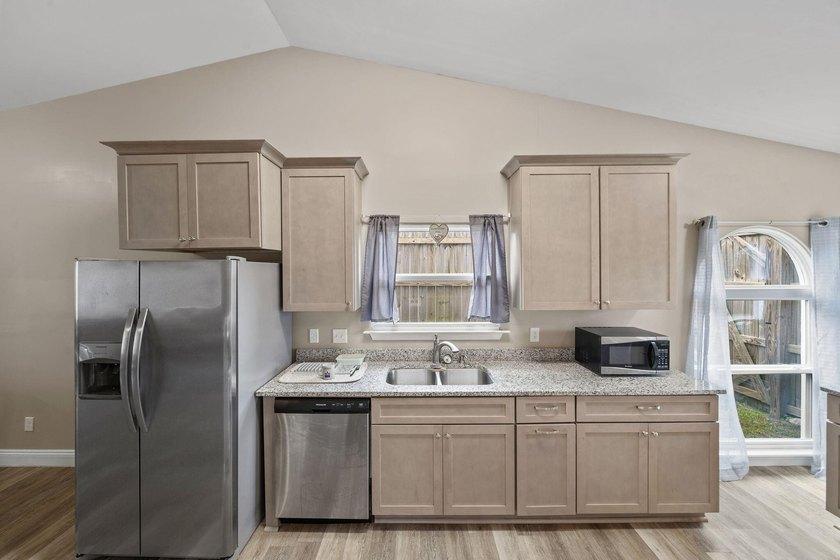 Charming home in desirable Lynn Haven, just minutes from the - photo 31