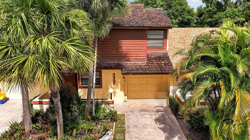 Stylish updates, modern finishes, 2019 Roof and an unbeatable - photo 31