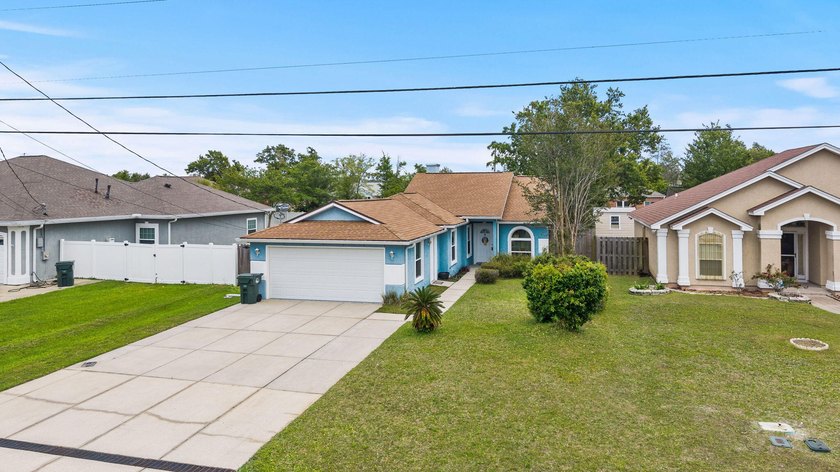 Charming home in desirable Lynn Haven, just minutes from the - photo 44
