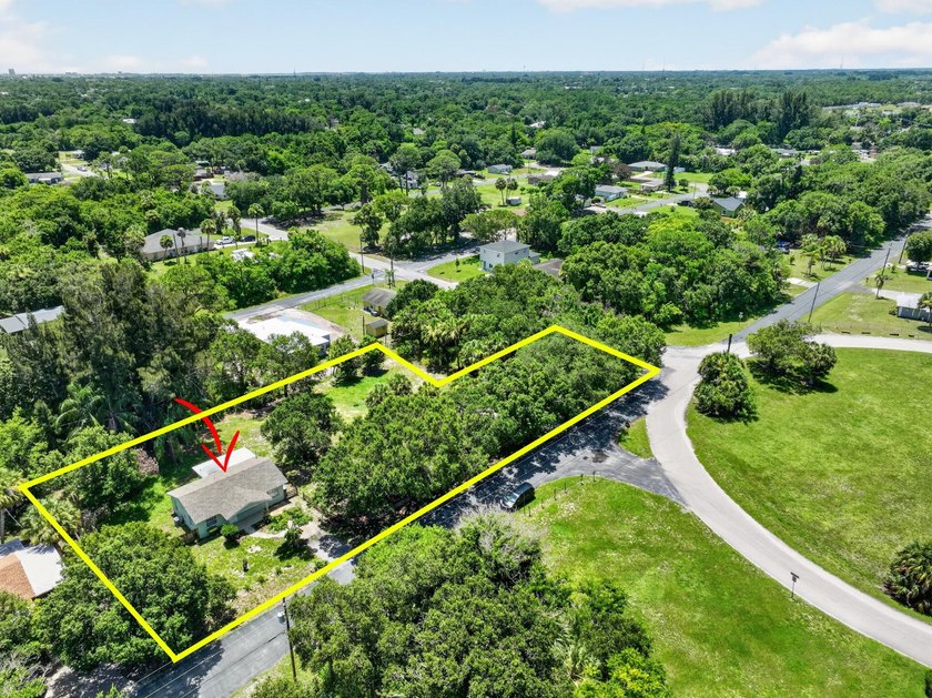 Nicely renovated 3-bedroom, 2-bath CBS home situated on a - photo 34