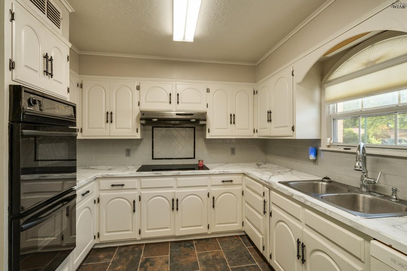 Spacious 3-bedroom, 2.5-bath home on a cul-de-sac near the - photo 13