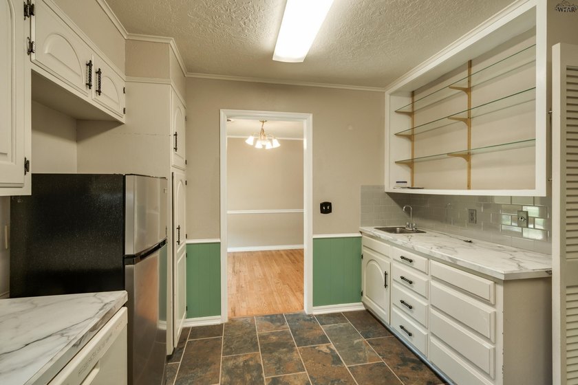 Spacious 3-bedroom, 2.5-bath home on a cul-de-sac near the - photo 14