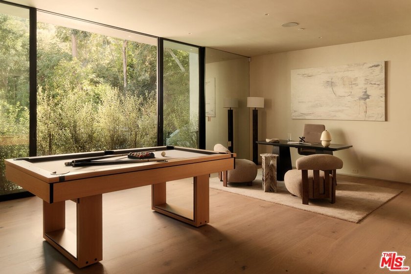 Set at the end of a private cul-de-sac in the Hollywood Hills - photo 8