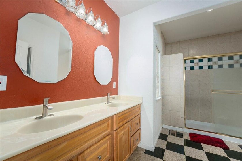 Beautiful Lakefront Living with 150 Feet of Waterfront and Views - photo 18