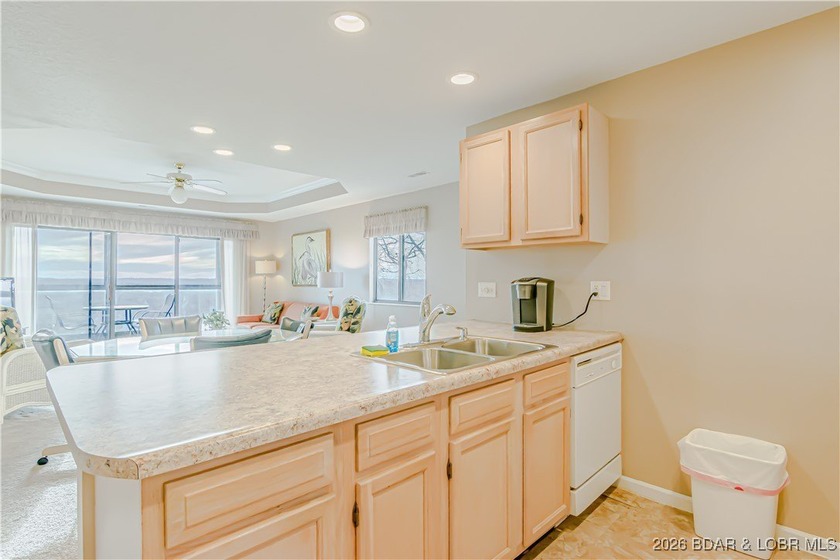 Turn-key 3 bedroom, 3 bathroom condo located in the desirable - photo 19