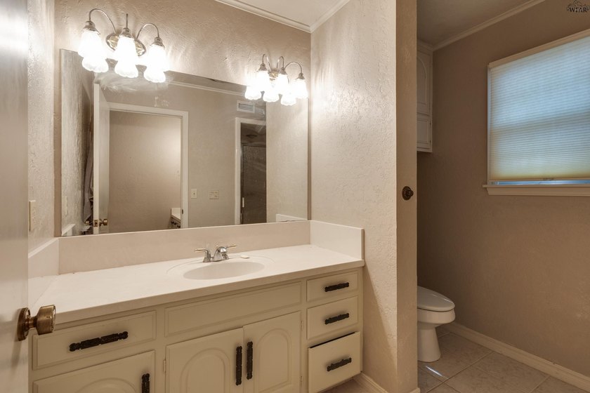 Spacious 3-bedroom, 2.5-bath home on a cul-de-sac near the - photo 19