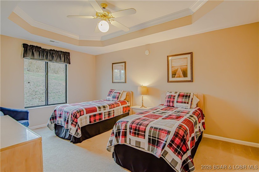 Turn-key 3 bedroom, 3 bathroom condo located in the desirable - photo 20