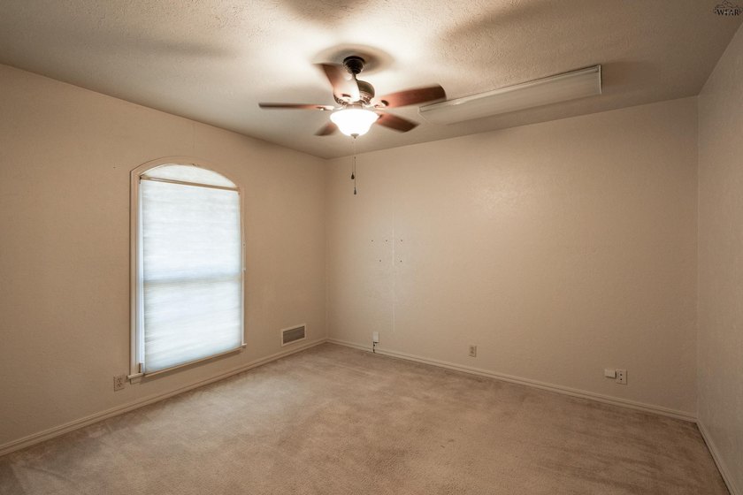 Spacious 3-bedroom, 2.5-bath home on a cul-de-sac near the - photo 22