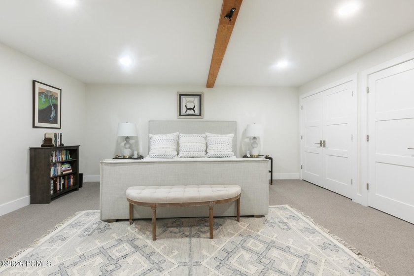 Location, luxury, and indoor/outdoor space abound at 2585 Aspen - photo 24