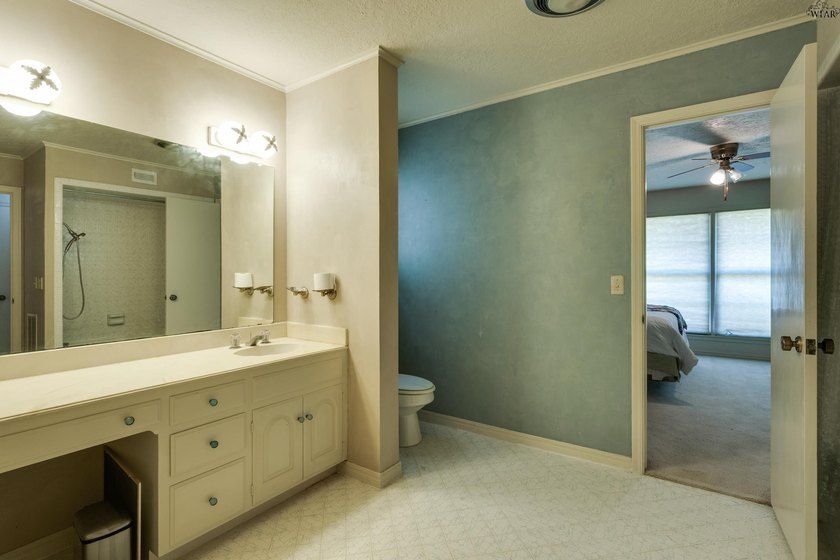 Spacious 3-bedroom, 2.5-bath home on a cul-de-sac near the - photo 24
