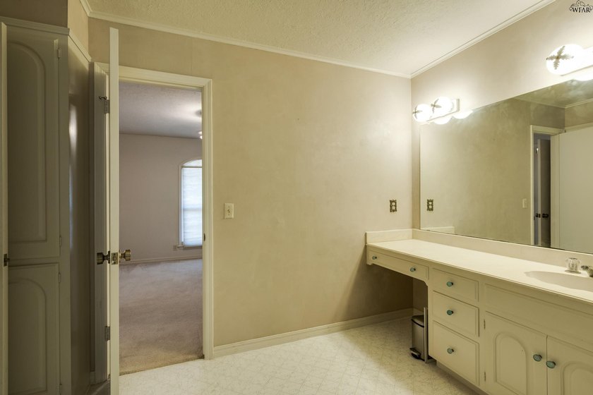 Spacious 3-bedroom, 2.5-bath home on a cul-de-sac near the - photo 26