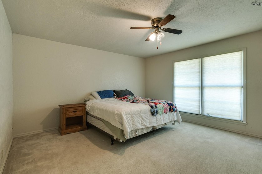 Spacious 3-bedroom, 2.5-bath home on a cul-de-sac near the - photo 27