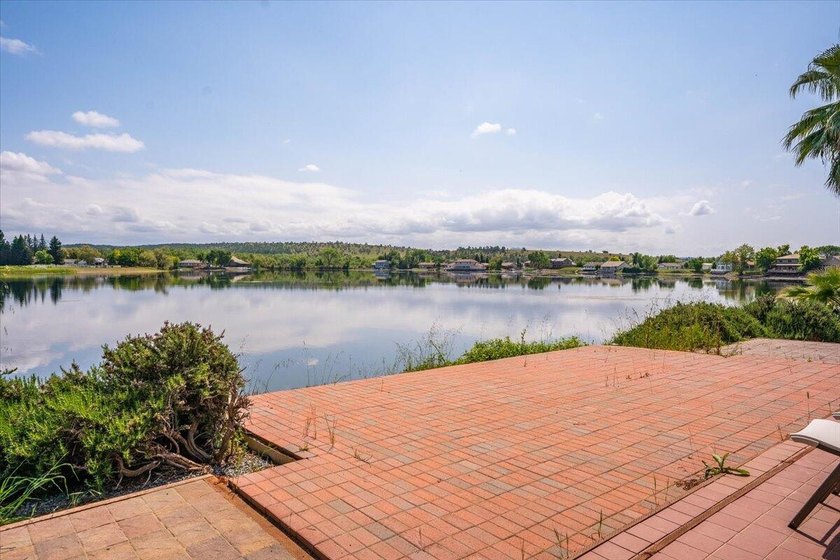 Beautiful Lakefront Living with 150 Feet of Waterfront and Views - photo 31