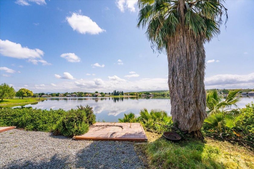 Beautiful Lakefront Living with 150 Feet of Waterfront and Views - photo 35