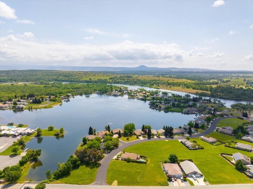 Beautiful Lakefront Living with 150 Feet of Waterfront and Views - photo 39