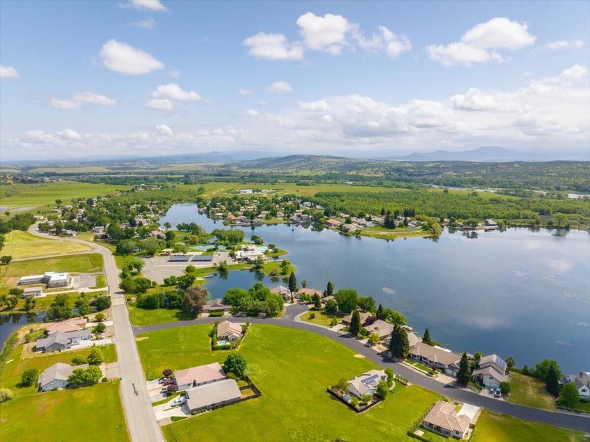 Beautiful Lakefront Living with 150 Feet of Waterfront and Views - photo 40