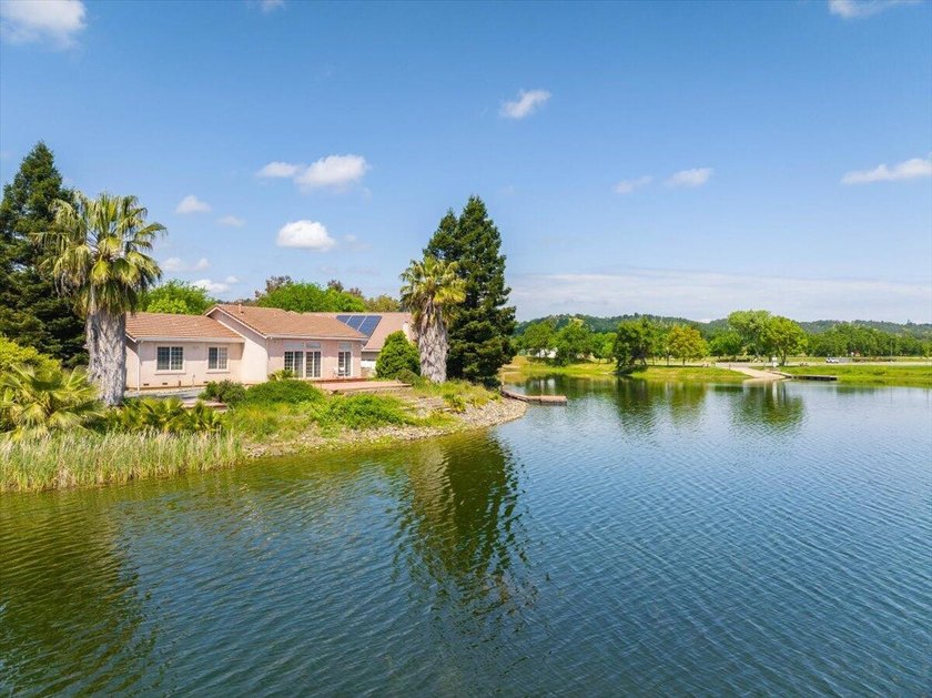 Beautiful Lakefront Living with 150 Feet of Waterfront and Views - photo 45