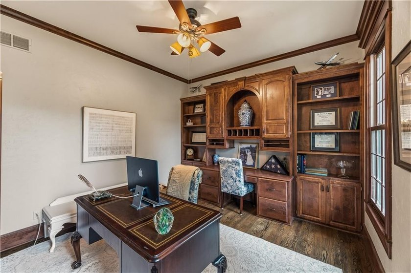 Welcome to Heritage Hill West, where timeless Colonial elegance - photo 8