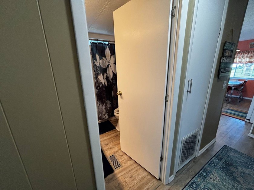 Fully furnished 2BR/2BA with Updated interior and added Florida - photo 22