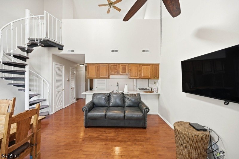 Enjoy breathtaking views from this 2 bedroom, 1 bath end unit - photo 3