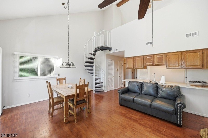 Enjoy breathtaking views from this 2 bedroom, 1 bath end unit - photo 8