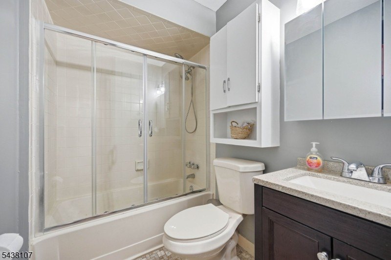 Enjoy breathtaking views from this 2 bedroom, 1 bath end unit - photo 9