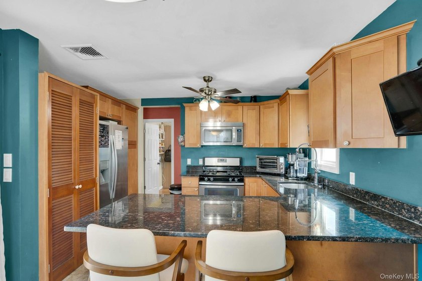 Welcome to 6 Linton Court, a beautifully maintained 2-bedroom - photo 17