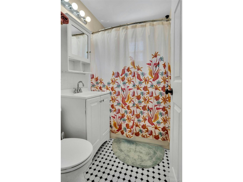 Welcome to 6 Linton Court, a beautifully maintained 2-bedroom - photo 34