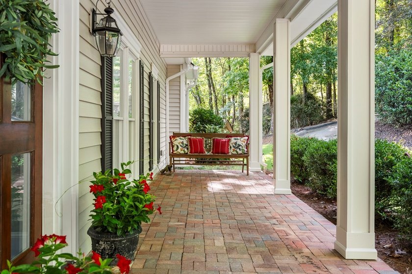 Welcome to one of Lake Harding's most captivating waterfront - photo 4