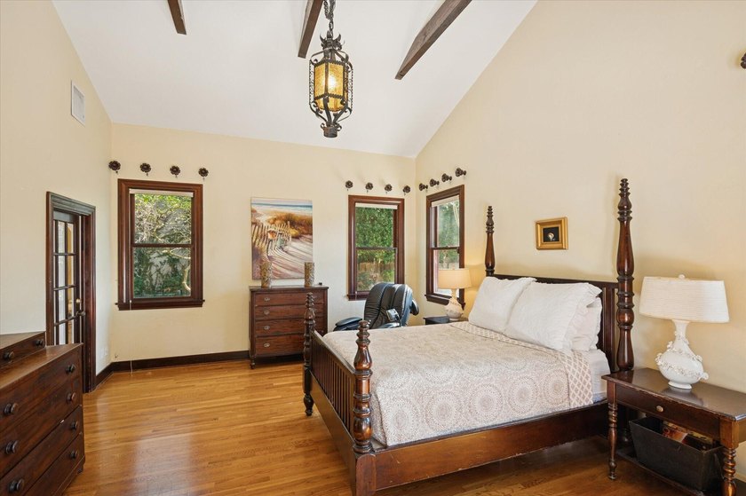 A rare opportunity to own this charming &amp; distinctive historic - photo 18