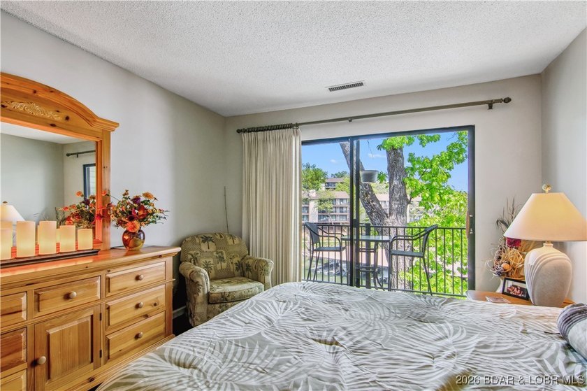 The location at Water's Edge everyone wants. A walk in unit with - photo 22